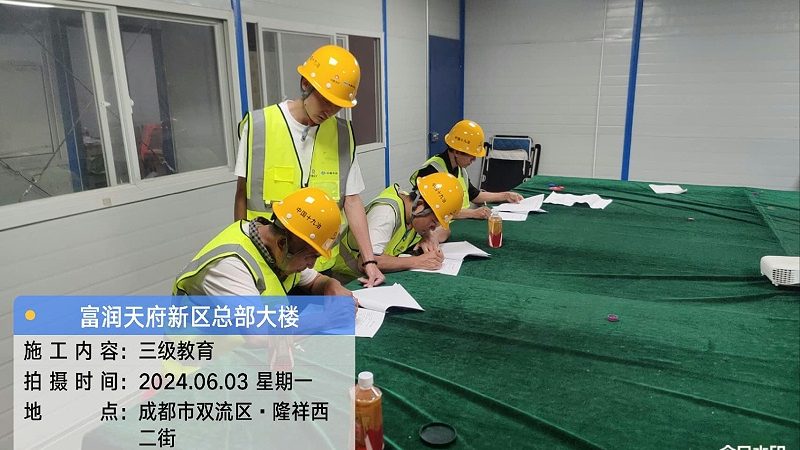 以下是一些市场上常见的少儿编程定制课程收费标准，供家长参考：