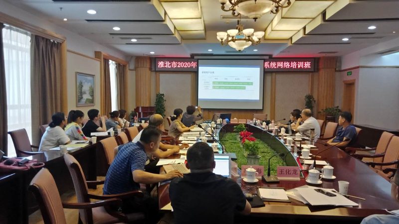 瑜伽教练培训课程通常包括以下几个方面：