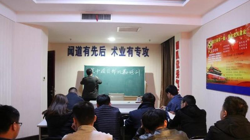 实操与理论：职业培训中的双重世界