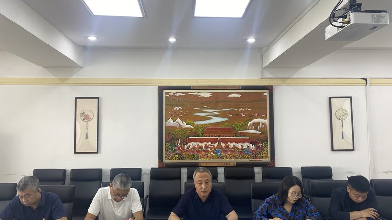 瑜伽教练培训课程通常包括以下几个方面：