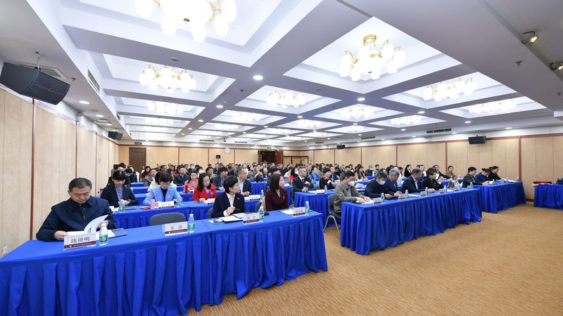 小标题：焊工职业前景分析